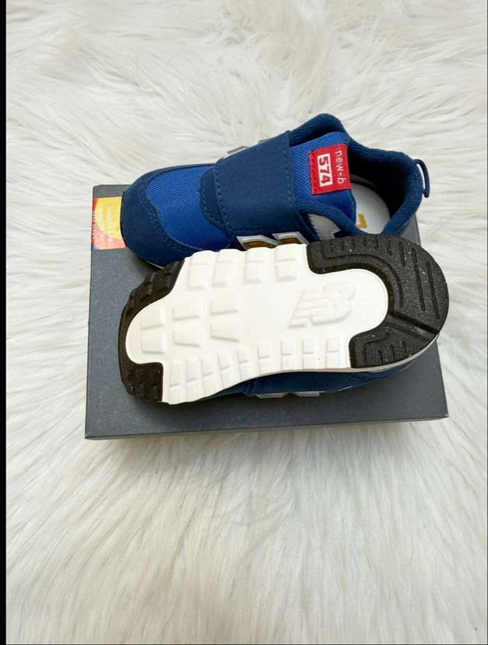 Baskets New Balance bébé – Taille 22,5 – bleu/moutarde – Neuf avec étiquette - photo numéro 4