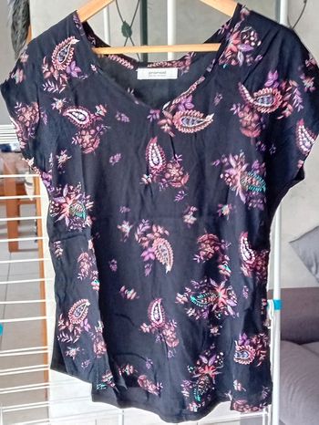 Tee-shirt noir et motifs cachemire