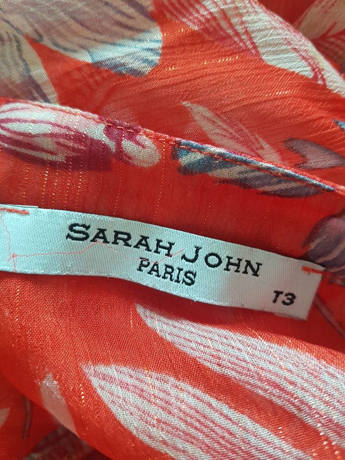 Robe rouge à fleurs. Voile transparent doublé. Sarah John Paris. T3 42, aisselles 54cm, haut 84cm. - photo numéro 4