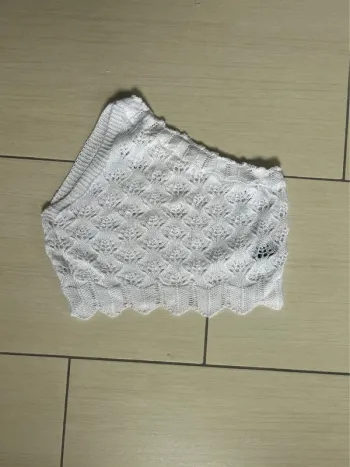 Top asymétrique tricot