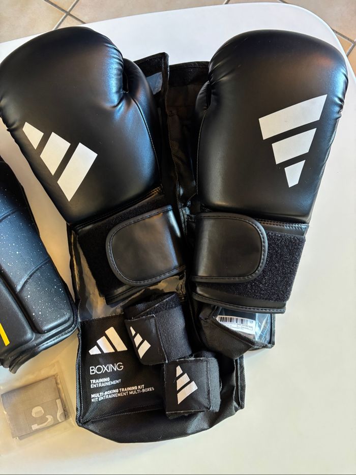 Kit entraînement boxe gants bandes protège tibia Adidas Outshock - photo numéro 2
