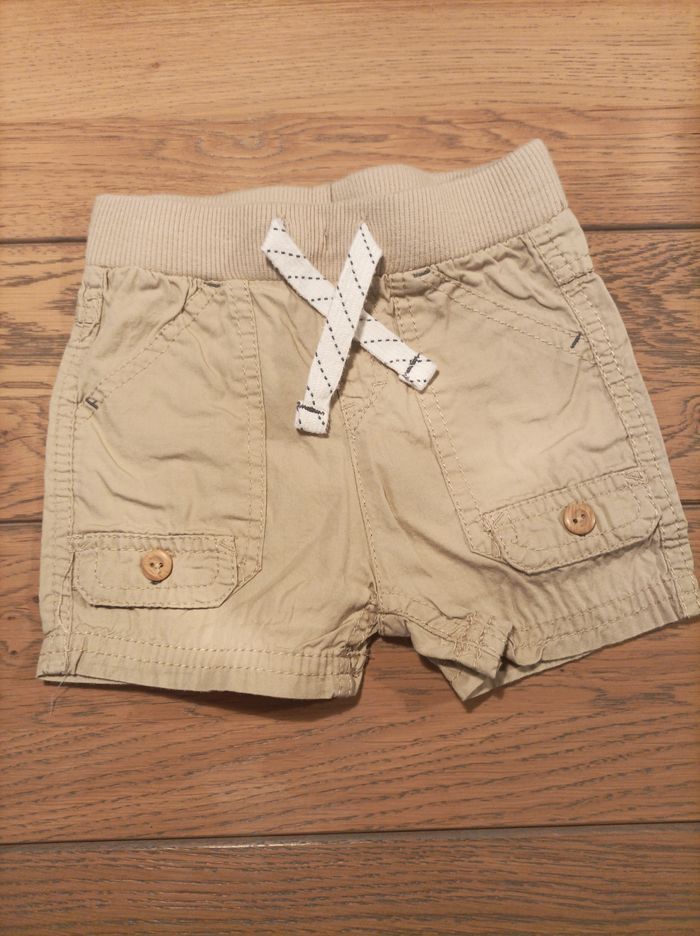Lot n°124 short Kiabi 6 mois - photo numéro 2