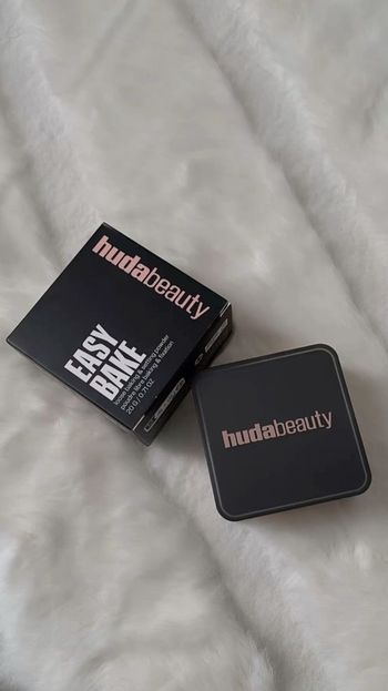 Poudre Huda dispo en plusieurs teinte