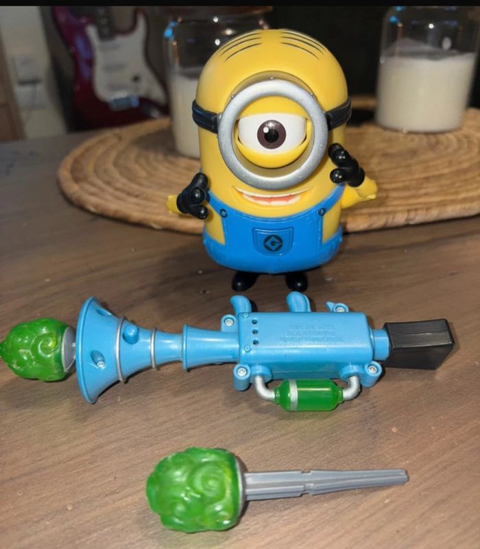 Grosse Figurine Minion Avec son accessoire