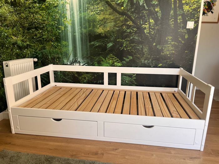 Lit banquette 90x190 cm en pin massif + 2 matelas - Très bon état - photo numéro 3