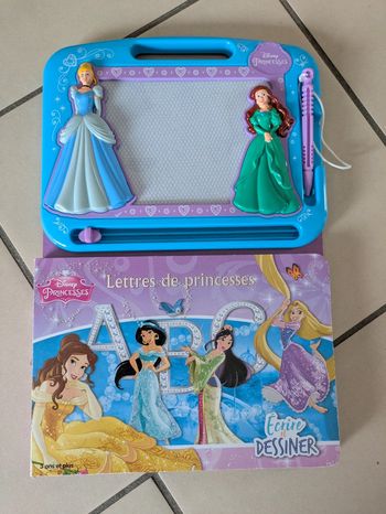 Livre princesses avec tableau magique