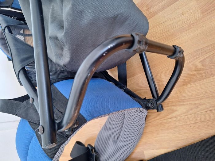 Porte bébé deuter kid aircomfort avec repose-pieds - photo numéro 4