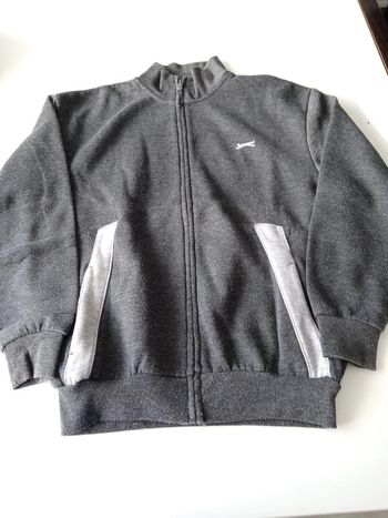Gilet zippé gris T 13 ans
