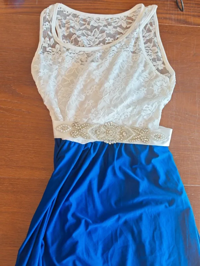 Lot n°8: robe événement - photo numéro 2