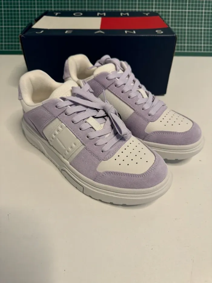 Baskets Tommy Jeans the brooklyn sued lavender flower. Neuves dans leur boîte. Taille 37 - photo numéro 2