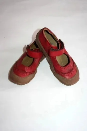 Derbys rouge marque Bana pointure 30