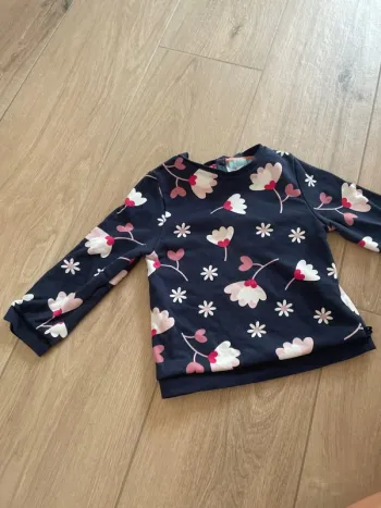 Sweat bleue marine à fleur rose