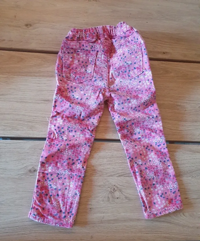 🌸 Jean slim fleuri 🌸 taille 24 mois 2 ans 🌸 - photo numéro 2