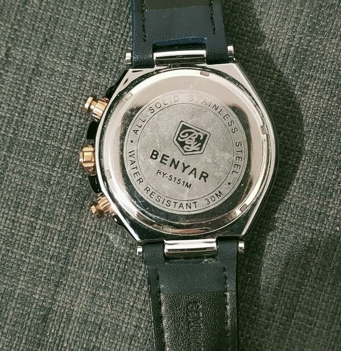 Montre chronographe étanche - photo numéro 2