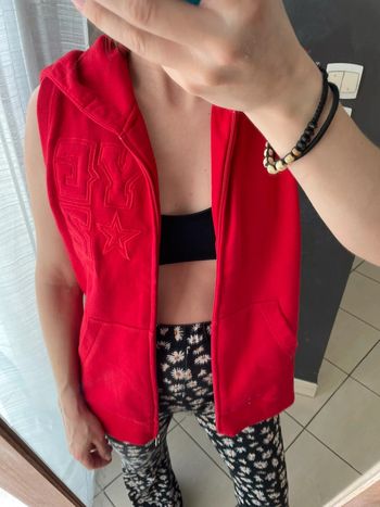 Gilet sans manche femme rouge capuche