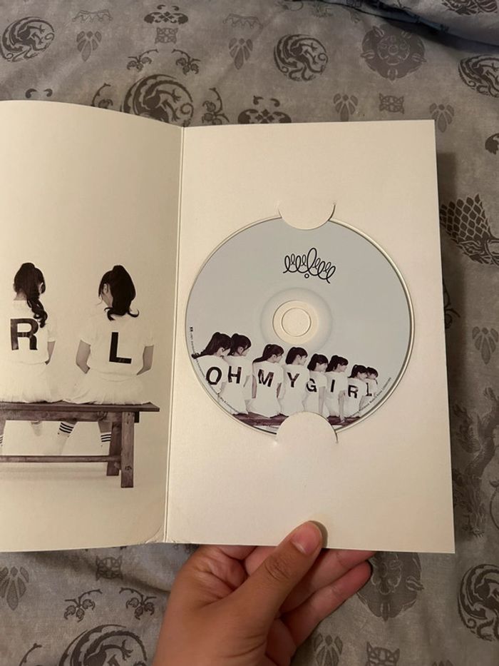 Livre : Oh My Girl + 1 carte + CD - photo numéro 5