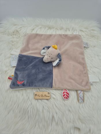 Doudou plat carré bleu beige gris Noukie's Bao & Wapi