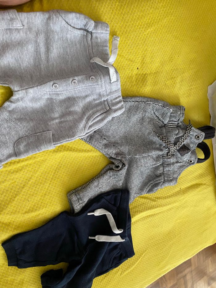 Vêtements 1 mois : bodies, grenouillères et bas - photo numéro 2