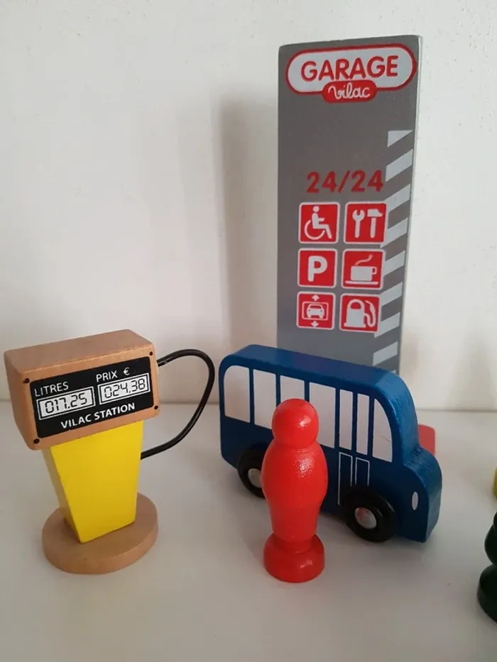 Accessoires en bois pour circuit de petites voitures - photo numéro 4