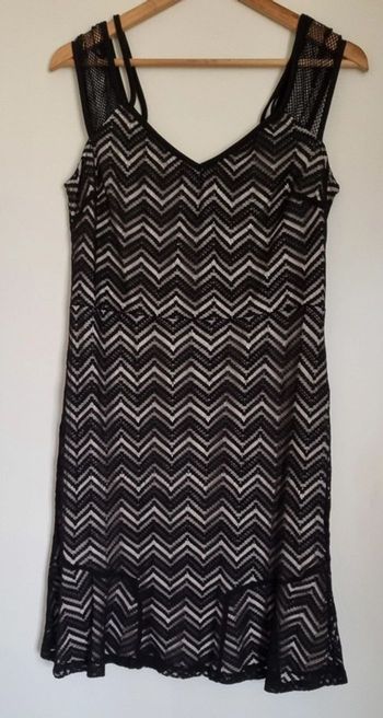 Robe beige et noir à bretelles fines