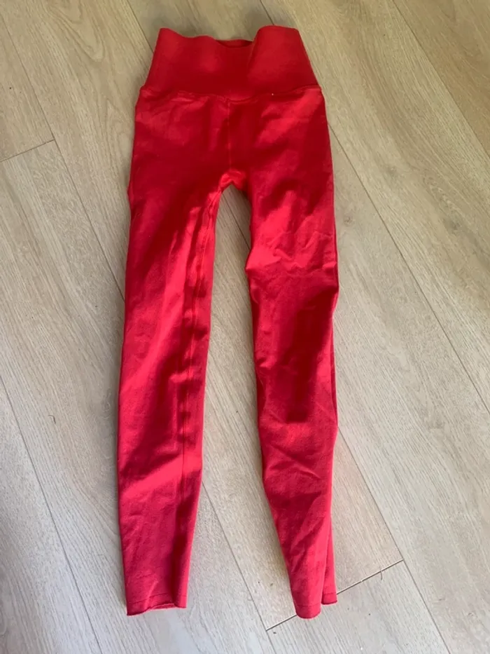 👩 Legging sport rouge – Fabletics – T.S