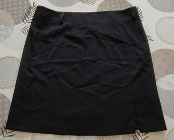 Jupe courte fendue, zippée