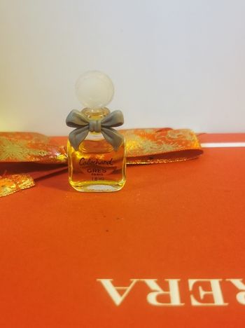 Miniature parfum cabochard grès