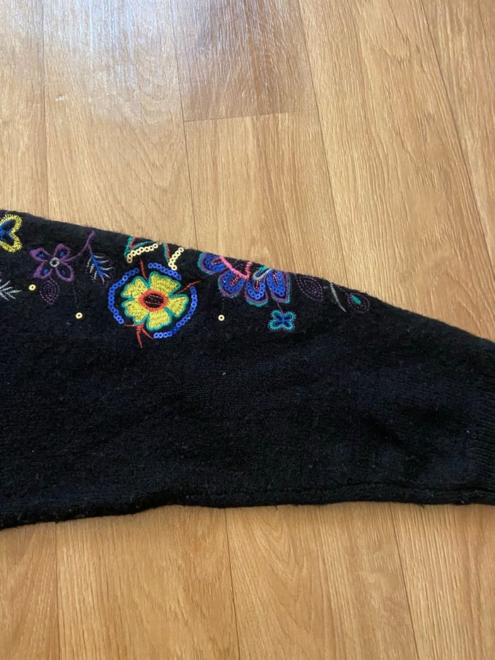 Pull noir à fleurs brodées S/M - photo numéro 5