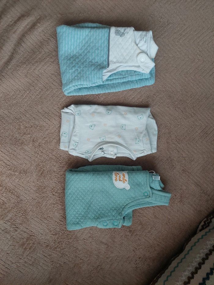 Lot de 2 salopettes + 1 T-short 1 mois - photo numéro 5