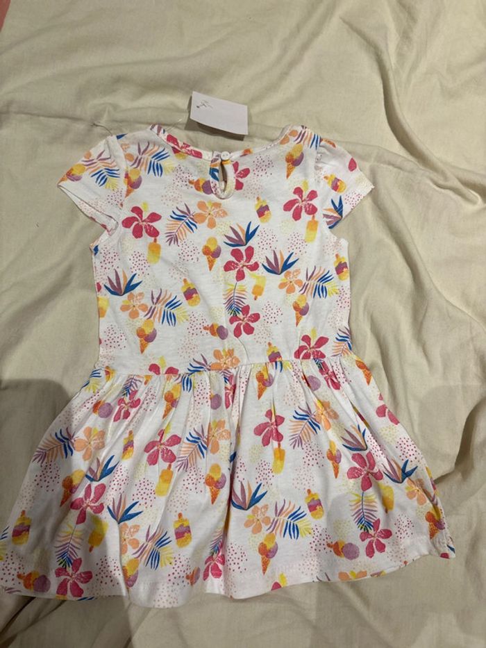 Robe 6 mois - photo numéro 2