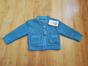 Gilet neuf et étiqueté fillee 9 mois