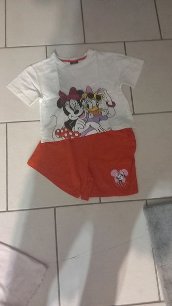 Pyjashort rouge et blanc disney 7/8 ans tbe