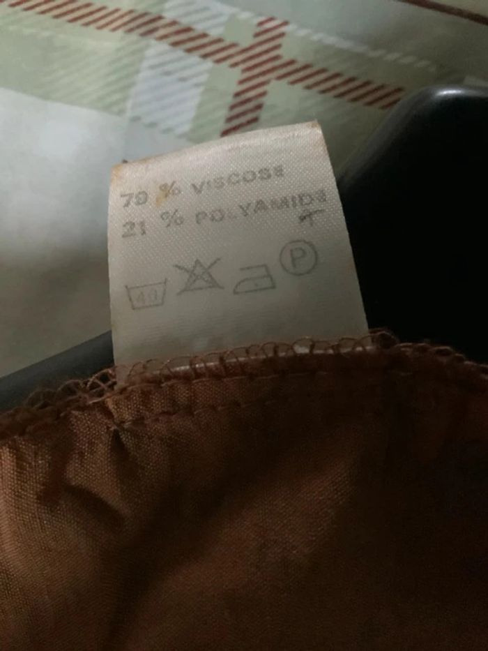 Robe à manches courtes  couleur caramel et petits imprimés noirs, 79% viscose et 21% polyamide - photo numéro 4