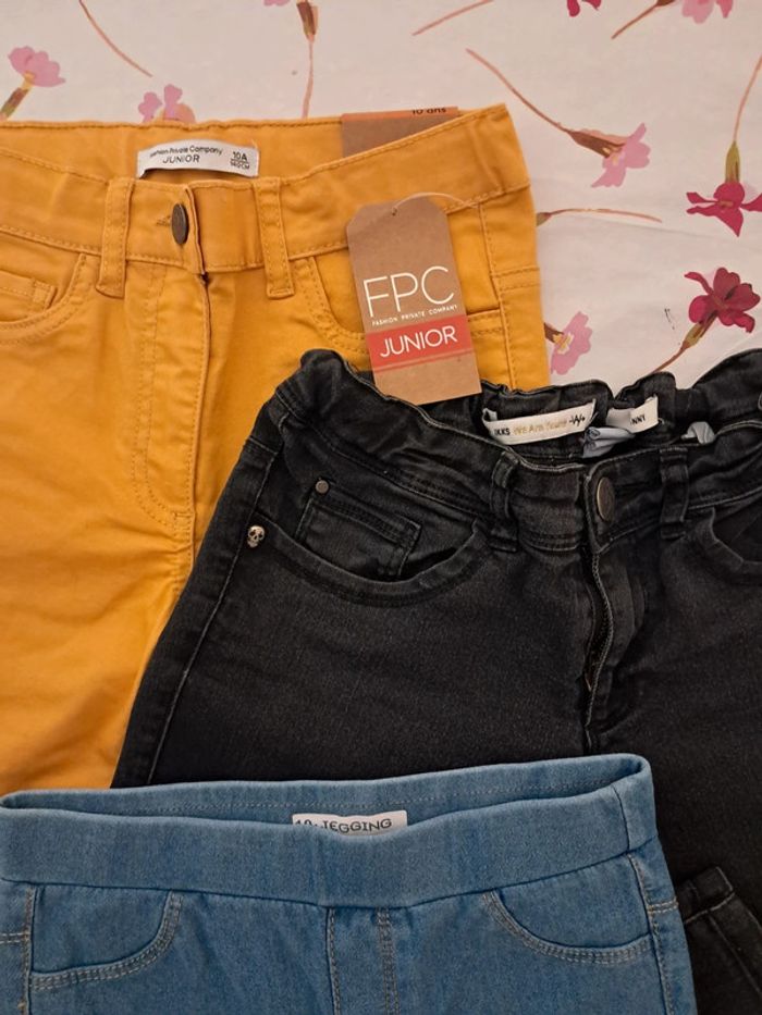 Lot 3 beaux pantalons jegging / jeans reglables dont 1 neuf 🏷 et 2 TBE - 10A - FPC, kiabi, Ikks - photo numéro 2