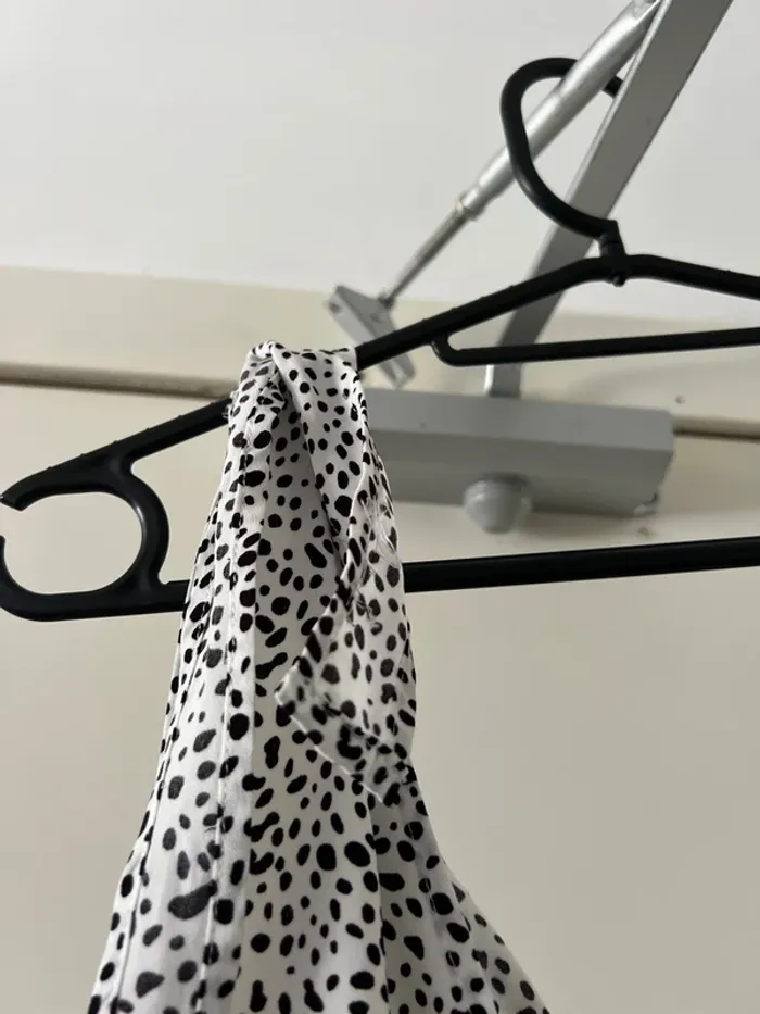 Jolie robe noir et blanc taille S - photo numéro 5