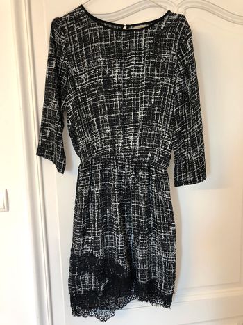 Robe fluide noir et blanc manches 3/4