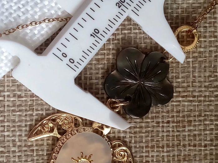 Collier tortue cristal de roche et fleur de n'a'c'r'e grise naturelle - photo numéro 4