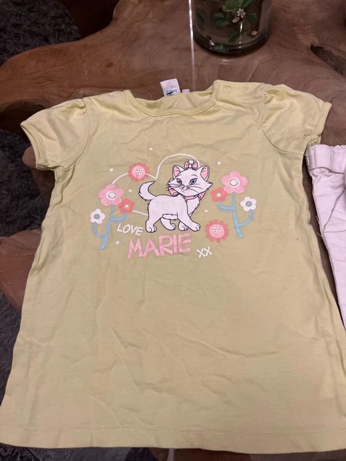 Ensemble tee shirt Disney et pantacourt blanc