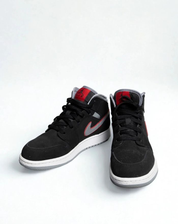 JORDAN 1 MID Black Particle Grey Gym Red – Taille 38,5