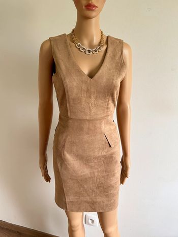 Robe beige neuve en suédine sans manches taille S
