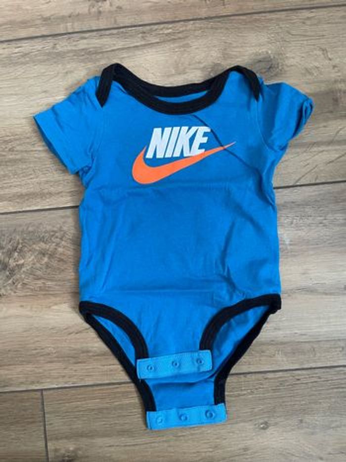 Lot 3 Body nike - photo numéro 2