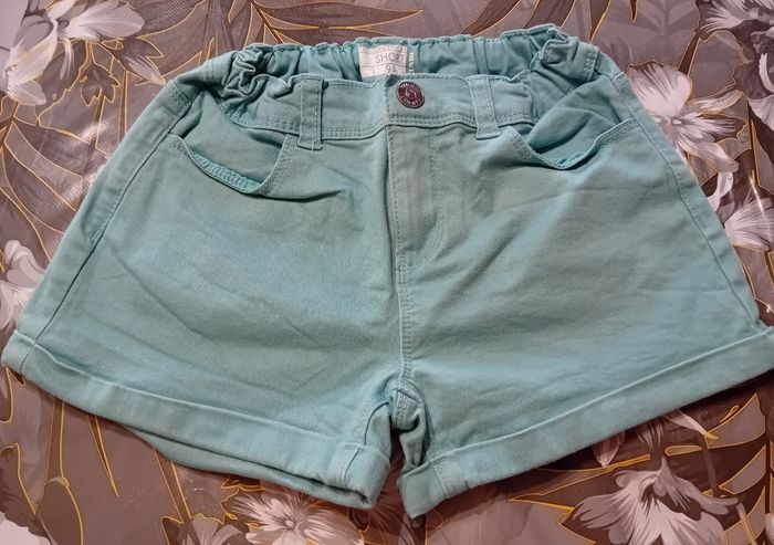 Short fille en 9 ans