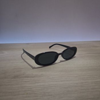 Lunettes de Soleil Ovales - Y2K Vintage 90s-2000s - Unisexe Sunglasses - Verres Teintés  Noirs
