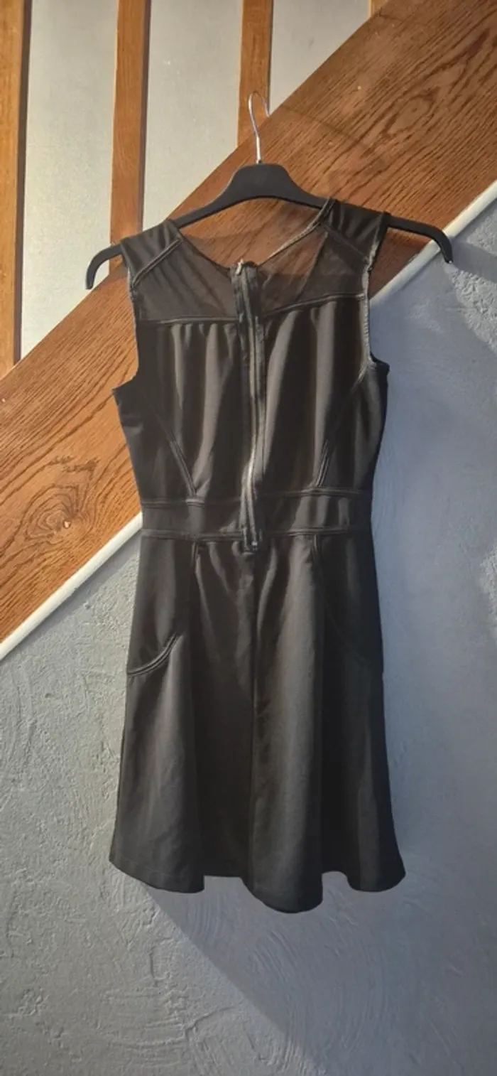 Robe noire - photo numéro 2
