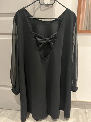 Robe noire manches transparentes