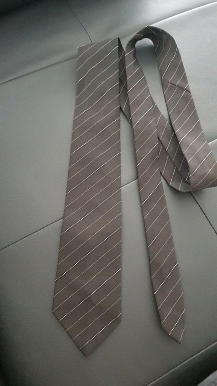 🍇 Cravate noire a rayures - photo numéro 4