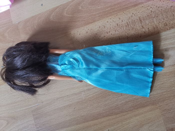 poupée style barbie brune robe bleue - photo numéro 2