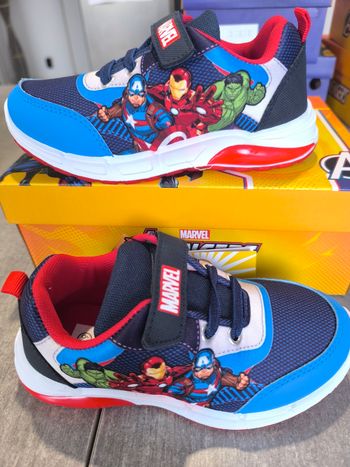 Basket lumineuse Marvel Avengers taille 30