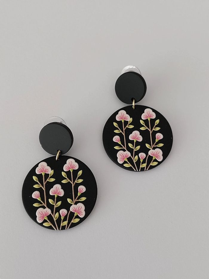 Boucles d'oreilles bohème fleurie - tendance estivale 🌸 - photo numéro 4
