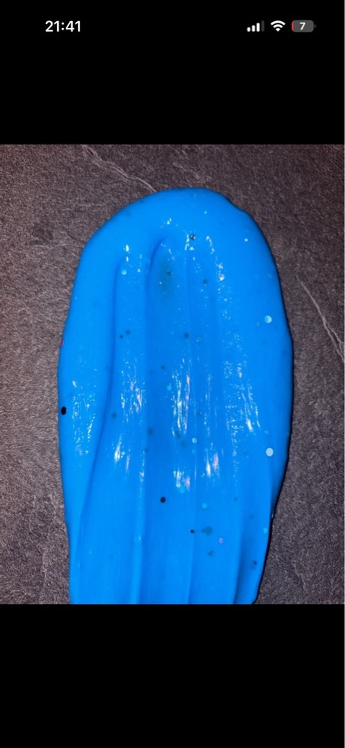 Slime bleu pailleté - photo numéro 3